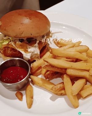 尖沙咀行街行到攰就入咗呢間食下午茶
以西餐嚟講下午茶餐都幾
