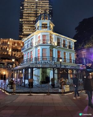 今天約了朋友在港威商埸星巴克飲咖啡下午經過1881見到水池已