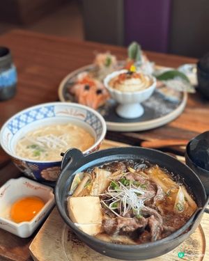 位於銅鑼灣渣甸坊嘅申子居酒屋環境氣氛唔錯，設有卡位坐得舒服，