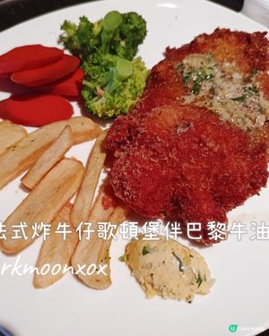 今次去咗沙田馬場出閘Jump😆

「出閘」係賽事開始時馬匹