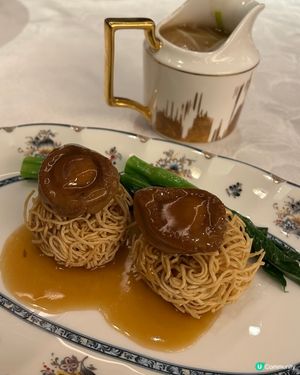 鮑魚肉絲炒麵球