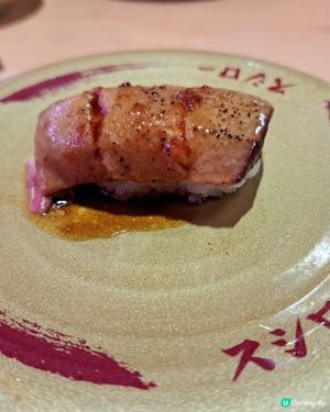 壽司郎四月限定~炙燒紅酒鵝肝配蒜味醬