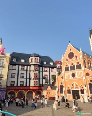 梅拉尼亞小鎮 
Chill嘆酒店旅人祭
