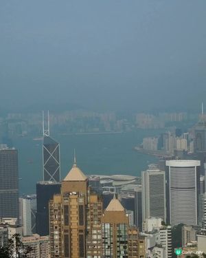 山頂的朦朧美