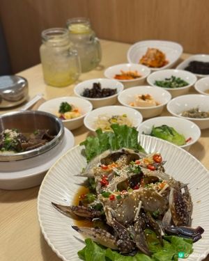 尖沙嘴 $200有兩隻醬油蟹🦀 套餐送12碟小菜