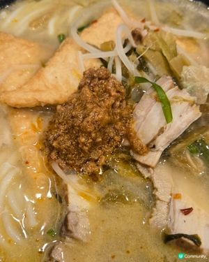 腐皮魚角腩肉肉醬酸辣米線