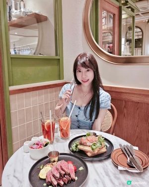 同屋企人去新城市食lunch,揀咗食西餐,依間Butlery