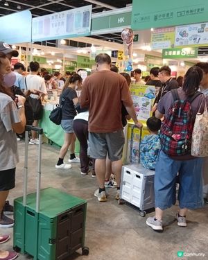  風雨不改睇書展！📚 8號波即將來臨都照去！🌪️