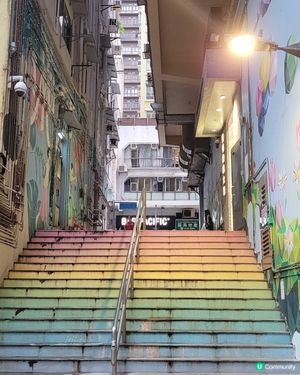 西營盤藝里坊🎨！周末打卡壁畫街📸！