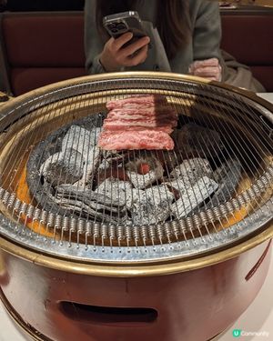 深圳卓悅中心西塔老太太，係用泥爐的燒肉店，真火炭燒香氣無法取
