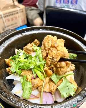 位於黃大仙❣︎上海新大眾大閘蟹專門店❣︎$168就可以任食雞