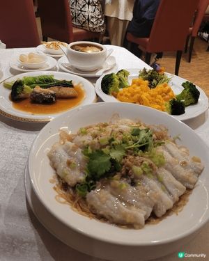 銅鑼灣有間中餐廳，因為位於高層，夜景靚得令人心醉。

鮑