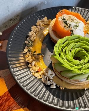 By the o

🥑牛油果煙三文魚Egg Bened