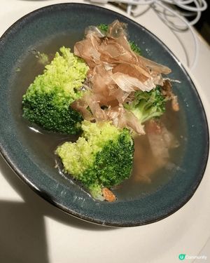 位於旺角雅蘭中心的牧羊少年咖啡館環境寬敞舒適，店內還有專屬書