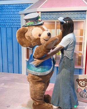 香港迪士尼樂園，充滿童心且夢幻，隨著節日還會推出不同活動和商