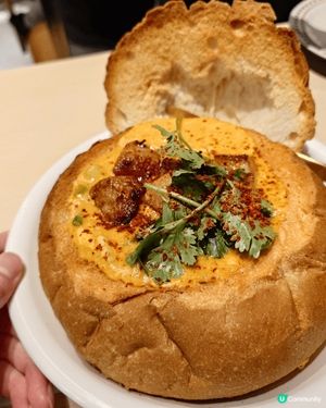 推薦泰式餐廳：茶泰 Cha Thai
食左豬頭頸肉咖喱包，醬