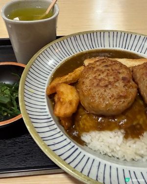 🍛咖喱漢堡扒拼雞肉棒丼
是日前菜🥢
🍸熱鮮檸柑桔蜜

