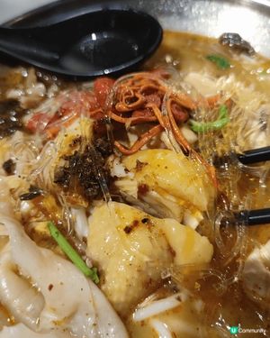 今日去咗荔枝角嘅老荔冰室，試咗佢哋主打嘅「花膠雞阿媽足料雞湯