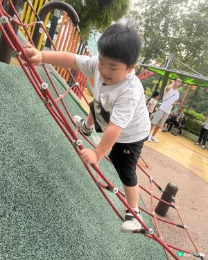 我推介屯門公園，因為好適合小朋友去放電，有好多娛樂設施給不同