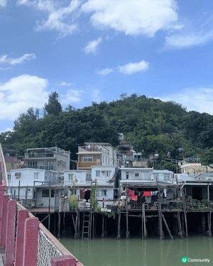 1. 大澳
大澳是一個有特色的漁村，這裡有很多水上房屋，房子
