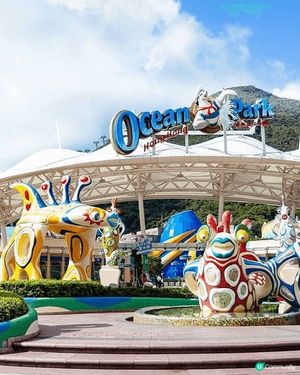海洋公園有多姿多彩嘅展示活動、機動遊戲、動物生活體、特別係可