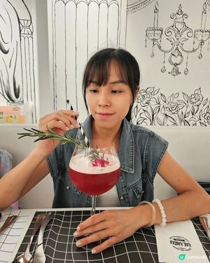 婆婆就嚟生日喇👑今日黎到ULURU慶祝🎊餐廳牆面、家具同