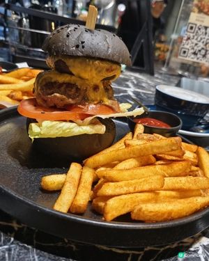 【 黑得出色碟碟清 の 旺角人氣Café Black Coffee】