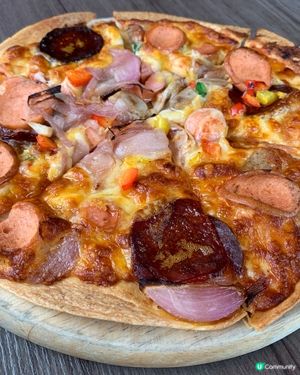 辣肉腸海鮮薄餅🍕！姊妹午餐超滿足😋！