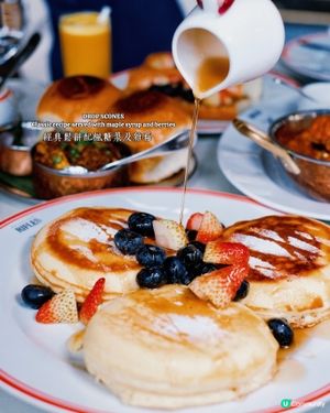 山頂早餐嘆世界！🍞🥞 飽覽維港美景！😍