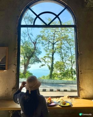 為了這扇窗，值得來山頂一趟