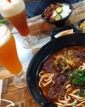 駱駝漆大廈出名牛肉麵