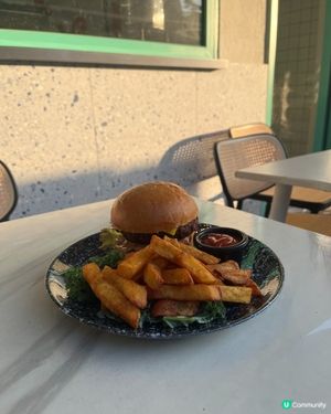 經典漢堡+薯條🍟+咖啡☕️！天水圍必食🤤