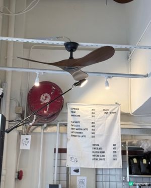 上環韓系咖啡店☕！全白簡約風🤍，咖啡有驚喜😋！