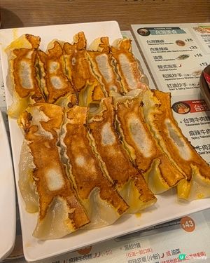 八方雲集主要係食台灣餃子、鍋貼嘅. 個人覺得一個餐係唔夠飽嘅