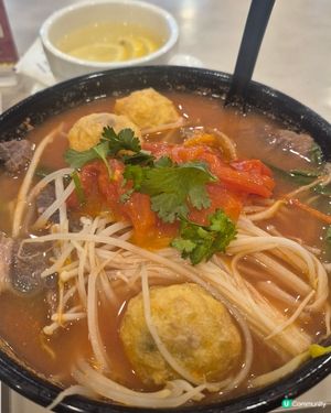 超伏的譚仔三哥新品 - 牛面肉拼肉餡豆卜丸特濃茄湯米線