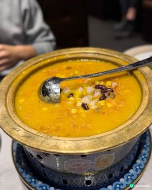 楊記養生鍋湯底熬得好入味，香濃而唔油膩，有淡淡南瓜甜香...