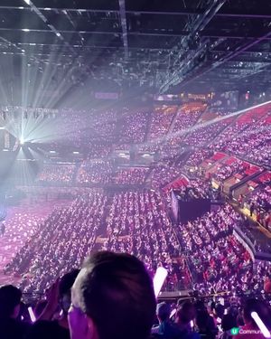 紅館同啟德聽演唱會