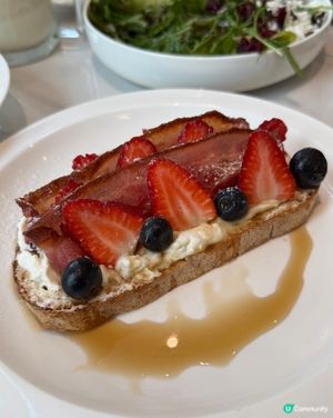 漫畫公仔進駐！落地玻璃精品咖啡店☕️😋