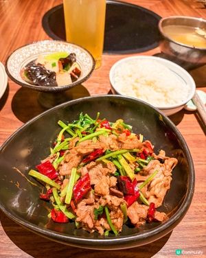 中午嚟到銅鑼灣 紅粧蜀語食午市套餐,環境好有格調‼️紅色調配