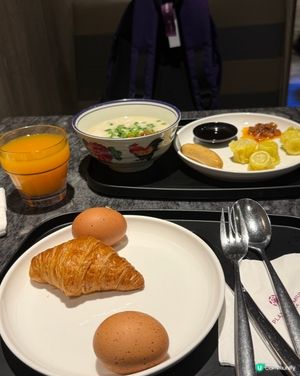 機場lounge在一號附近，食返個早餐等上飛機