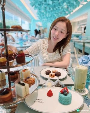 Blue box cafe