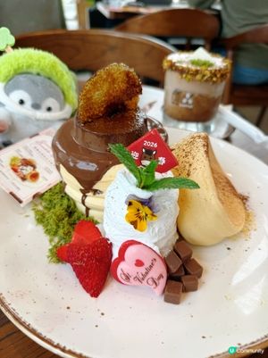 甜品cafe初體驗😍🍰💕 ｜ 杜拜朱古力梳乎厘絕了！💖🍫😋