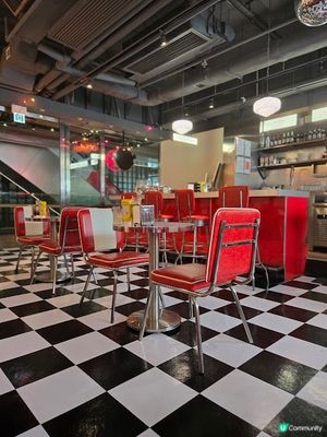 Yau Veggie Diner - 美式主題素食店