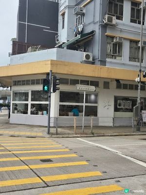 TGIF - 在街角咖啡店的閒情逸致