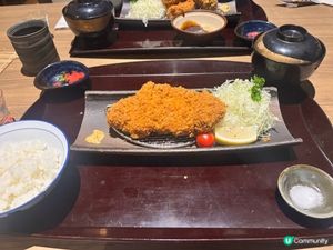 呢間炸豬扒真係好食到癲🤤🤤
飯同菜係可以任加👍🏻👍
