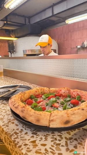 去了灣仔食napolian pizza 然後去囍帖街行街再去