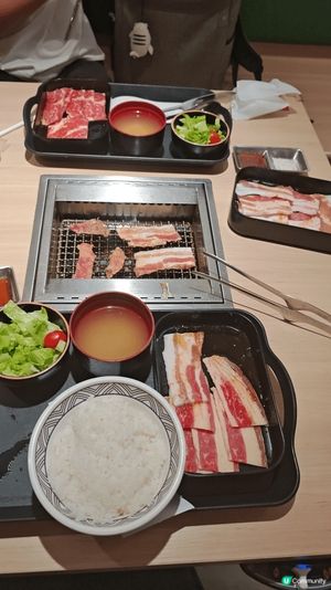 屯門友愛商場有間叫"燒肉時刻" 值得去試下，價錢合理，燒肉肥