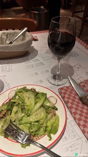 推薦La Vache嘅牛扒，兩個人食都食唔晒，食到勁飽，薯條