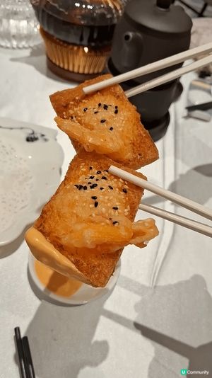 今晚去咗銅鑼灣食功夫菜，當中紫砂燉湯清潤回甘，燒鵝皇皮脆肉嫩