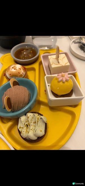 第一次去迪士尼酒店食自助餐體驗非常好招呼周到加上有迪士尼公仔